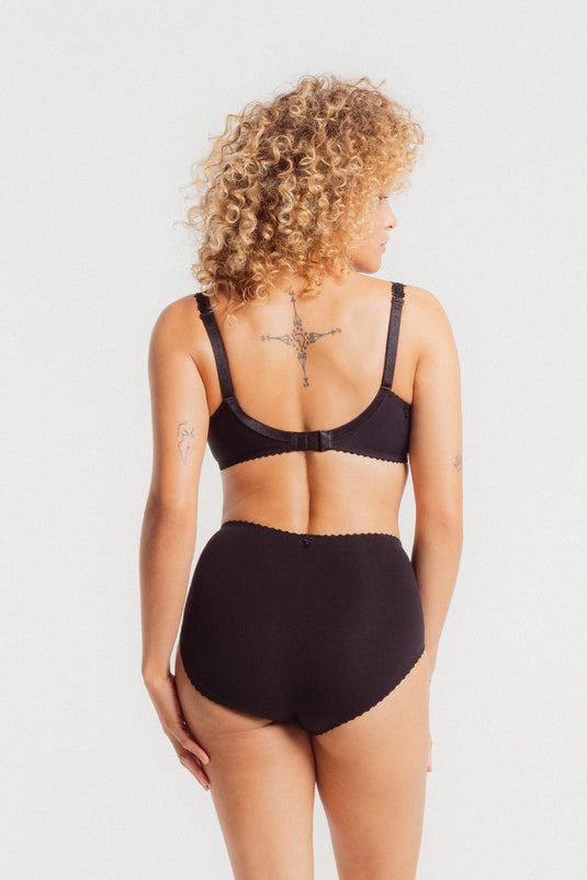 Elise - Full Brief - Noir