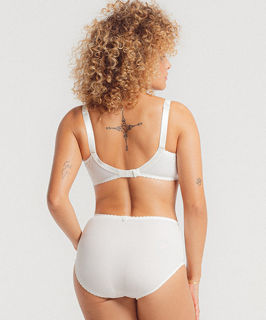 Julia - Full Brief - Nacre